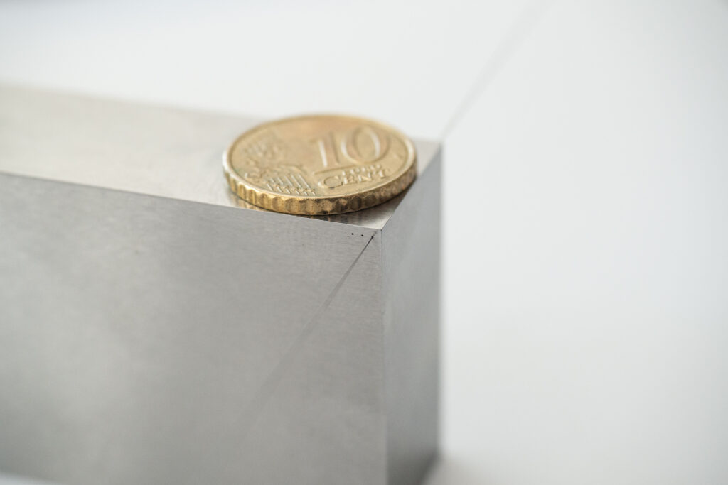 Mikrobohrung durch 20mm starken Edelstahl Block
