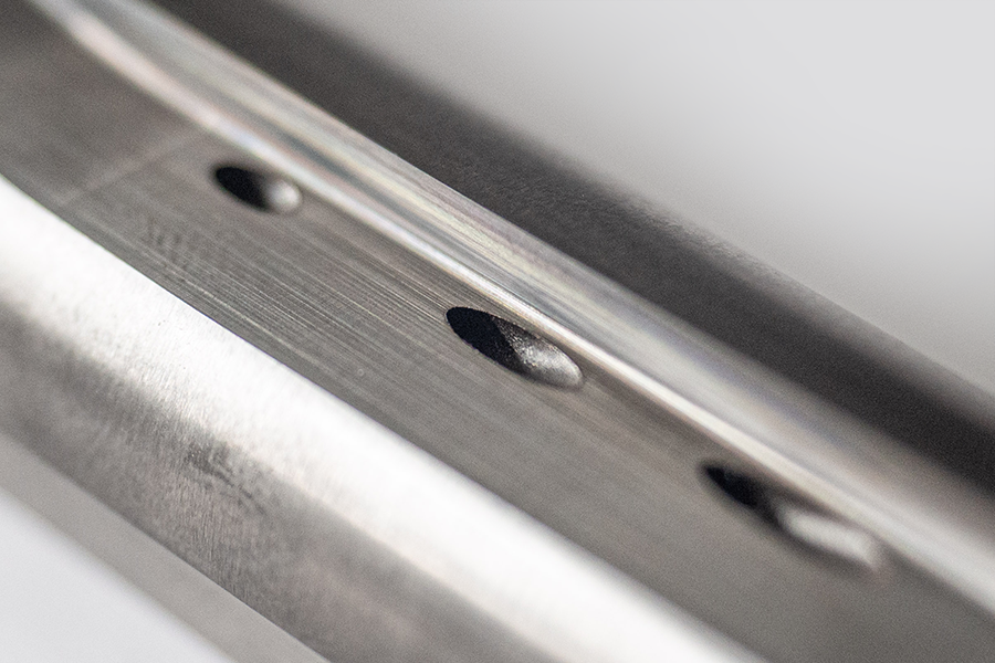 Schräglochbohrungen für Kühlkanäle in Fräswerkzeugen