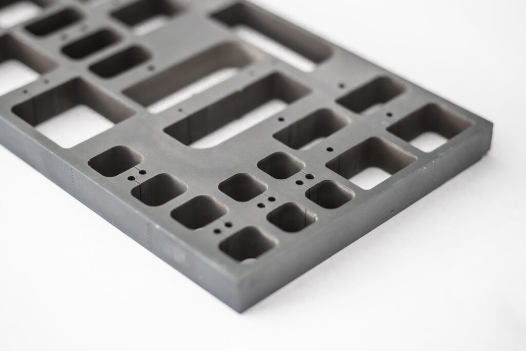 Beispiel von Startlochschießen in Hartmetall