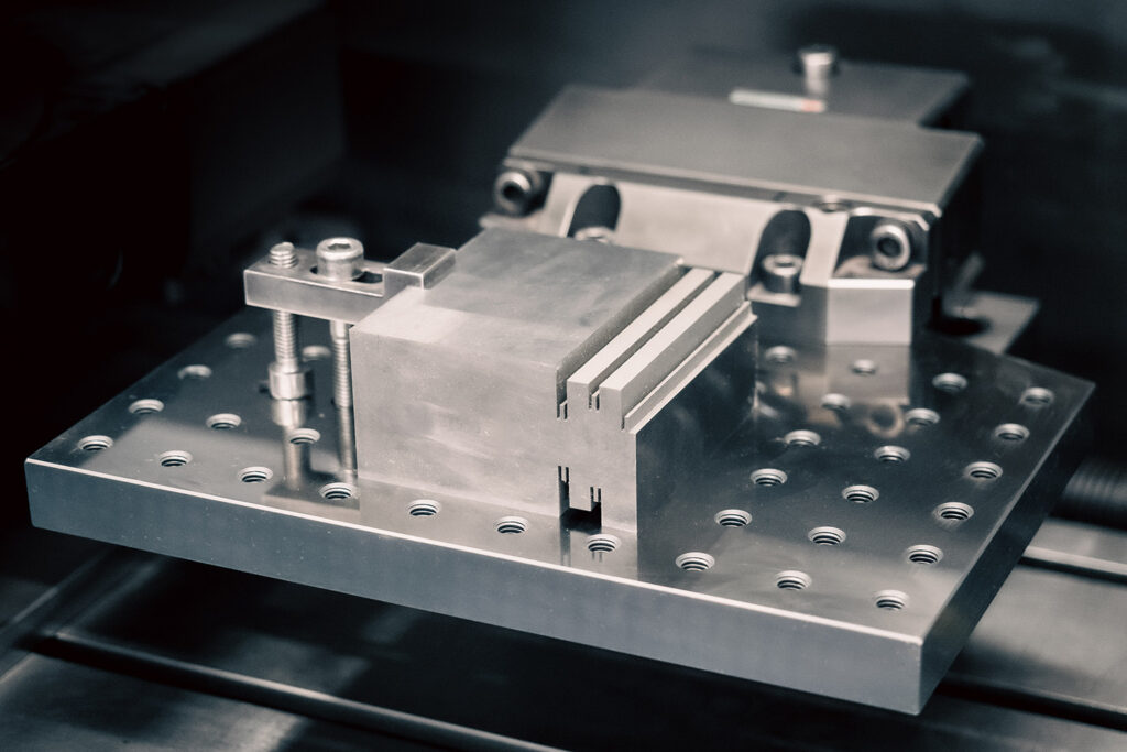 AGEMA passt Spannmittel und Vorrichtungen den Kunden an, damit er seine Bauteile optimal bearbeiten kann.