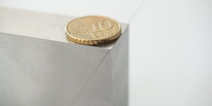 Mikrobohrung durch 20mm starken Edelstahl Block