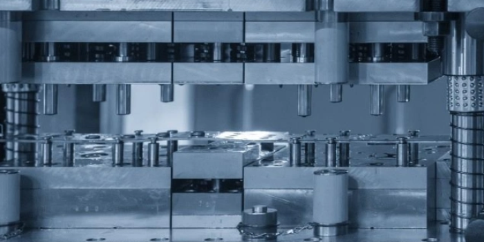 EDM Bohren für Stanzwerkzeuge